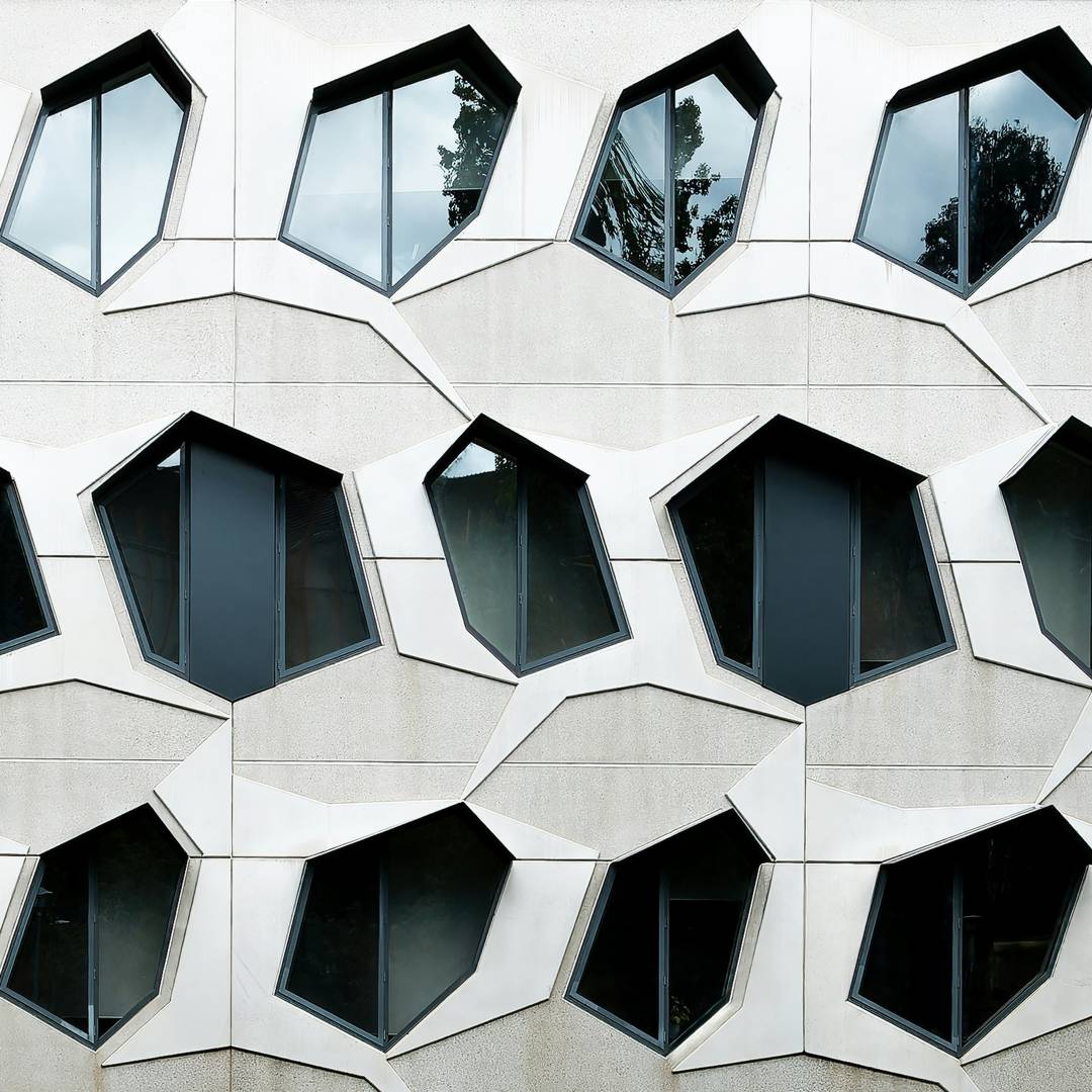 Facilitating Construction 5.0 for Smart, Sustainable and Resilient Buildings: Opportunities and Challenges for Implementation